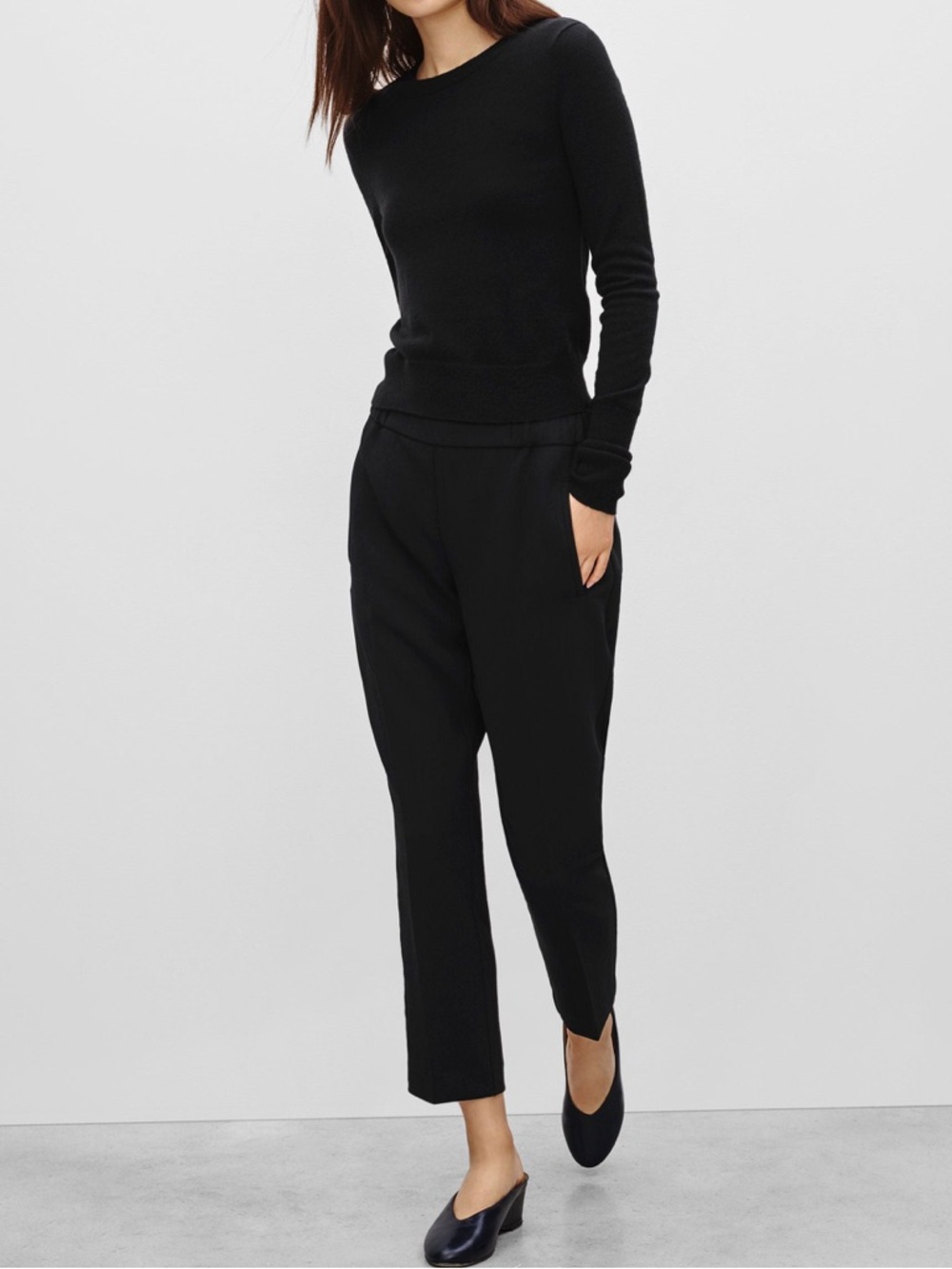 Aritzia Wilfred Darontal pull on stretch waistband black tapered trouser pants 6